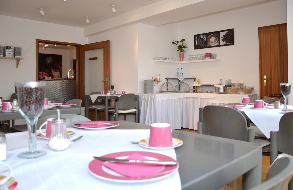 Hotel Zum Brunnen Friedberg  Esterno foto