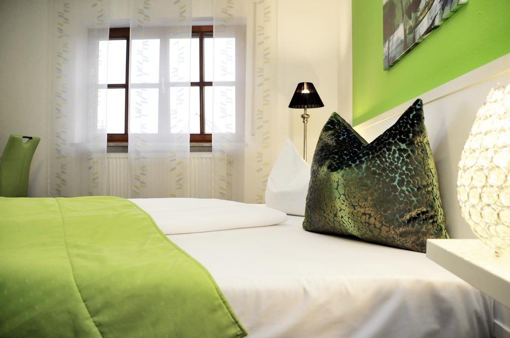 Hotel Zum Brunnen Friedberg  Esterno foto