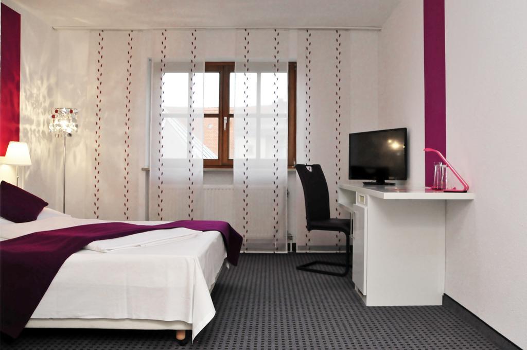 Hotel Zum Brunnen Friedberg  Esterno foto